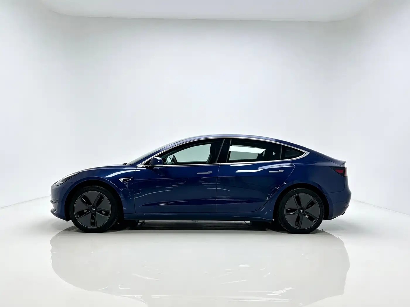 Фото 4 - Tesla Model 3