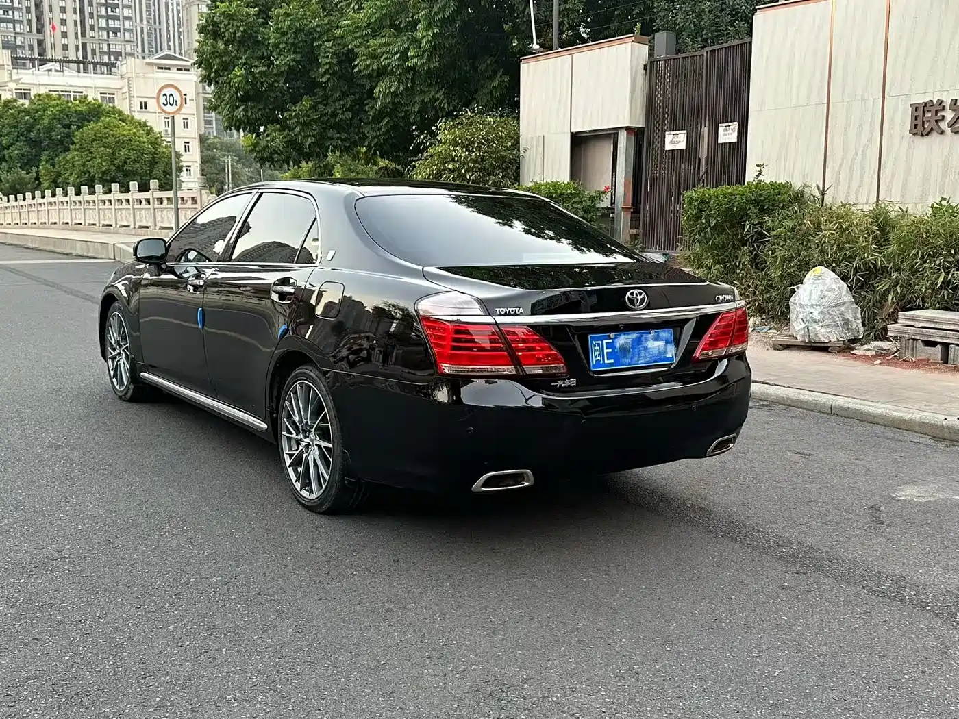 Toyota Crown 2012 2.5L Royal Leather Edition фото 6