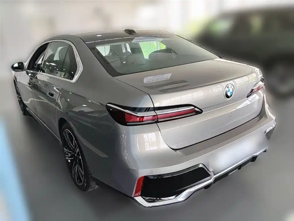 BMW 7 Series 2023 Model 740Li Leading M Sport Package фото 9