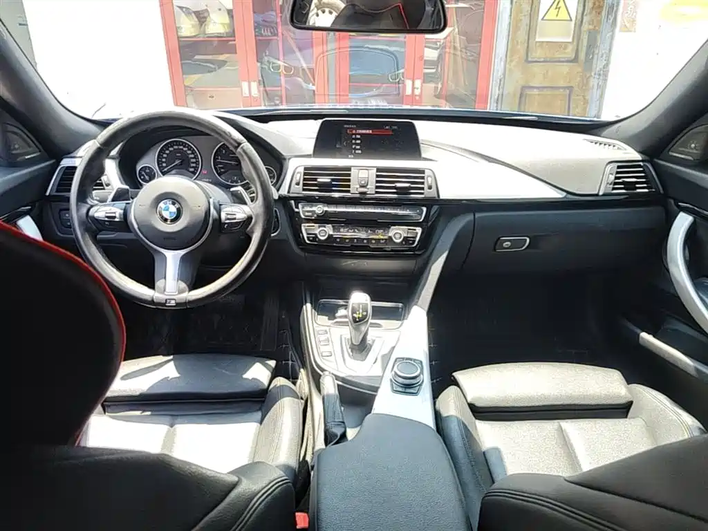 BMW 3 Series GT 2018 320i Fashion фото 10
