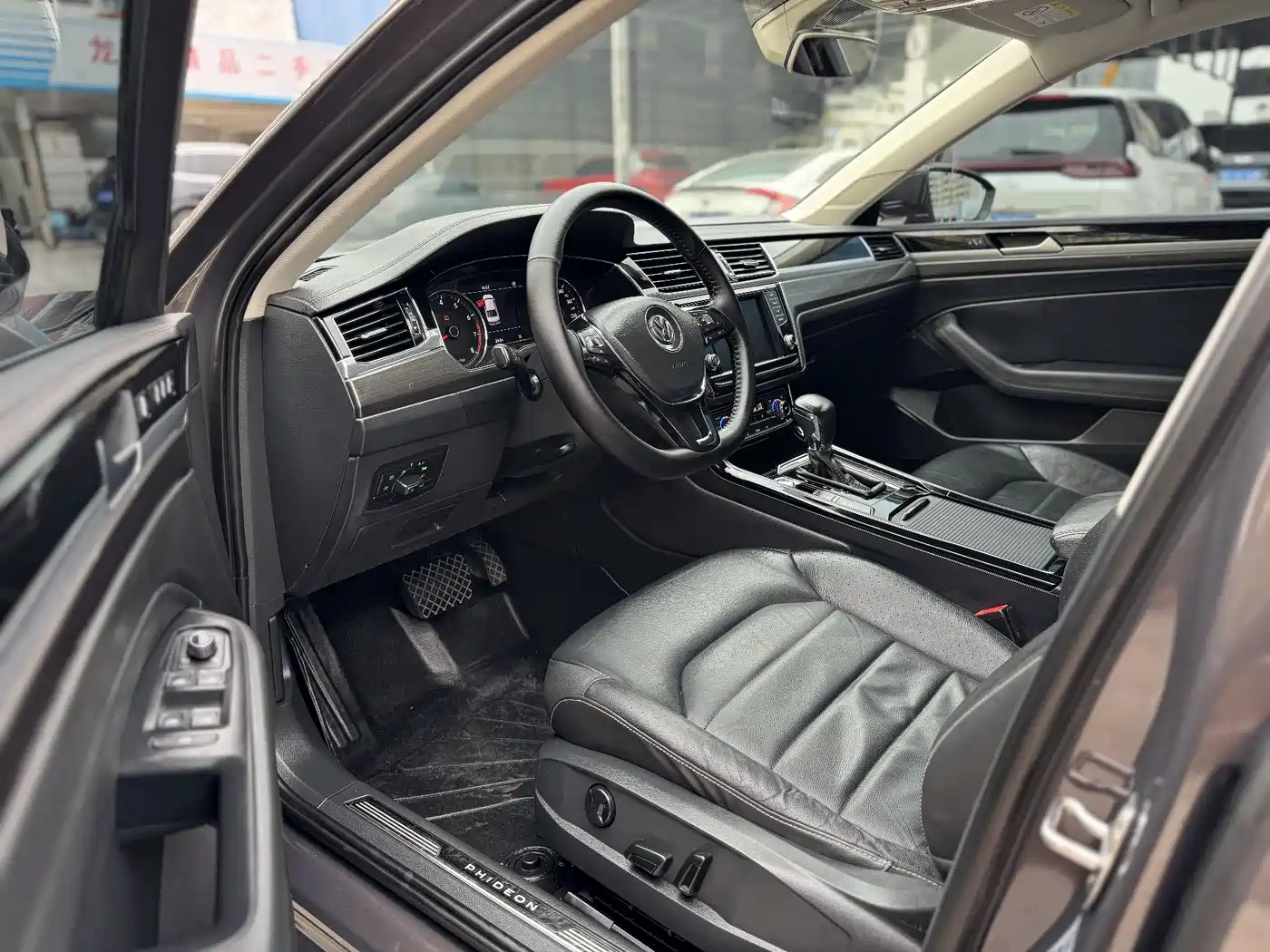 Volkswagen Phideon 2018 380TSI 2WD Business Edition фото 12
