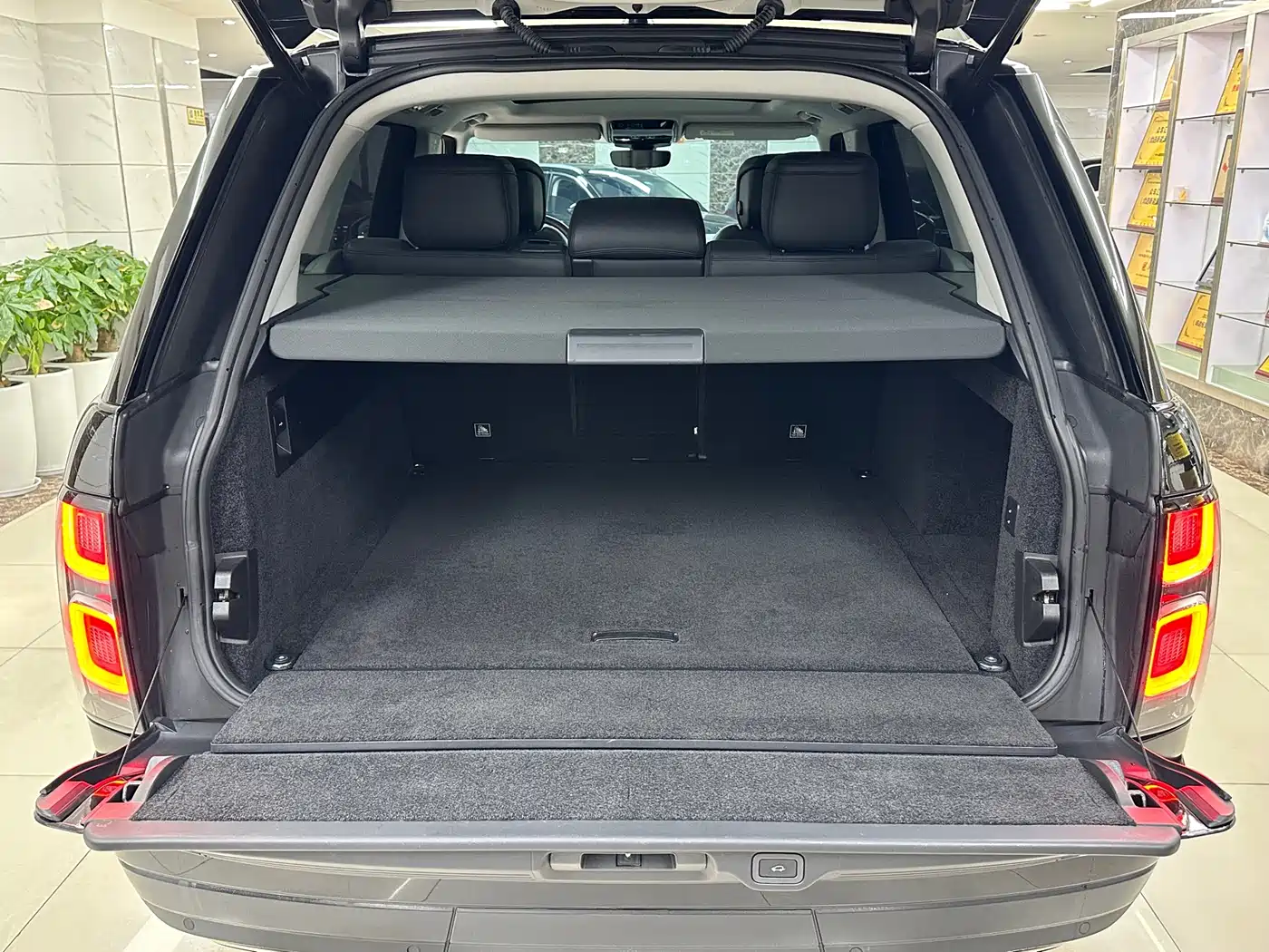 Land Rover Range Rover 2019 3.0 SC V6 Golden Age Edition фото 21