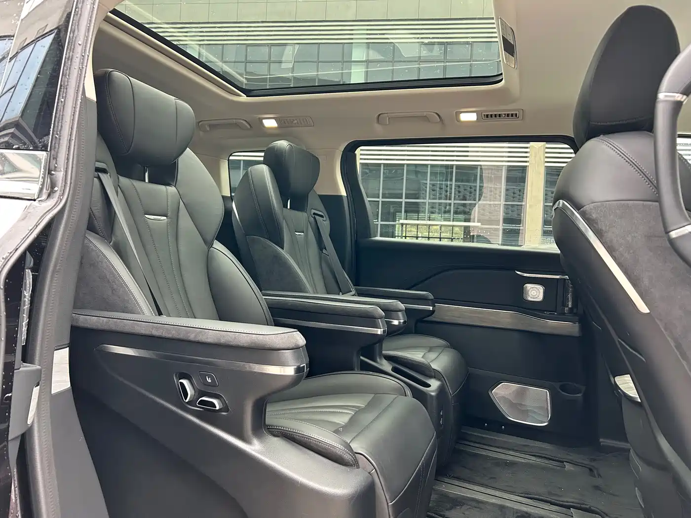 Hongqi HQ9 PHEV 2024 2024 Model 2.0T AWD Business Edition
