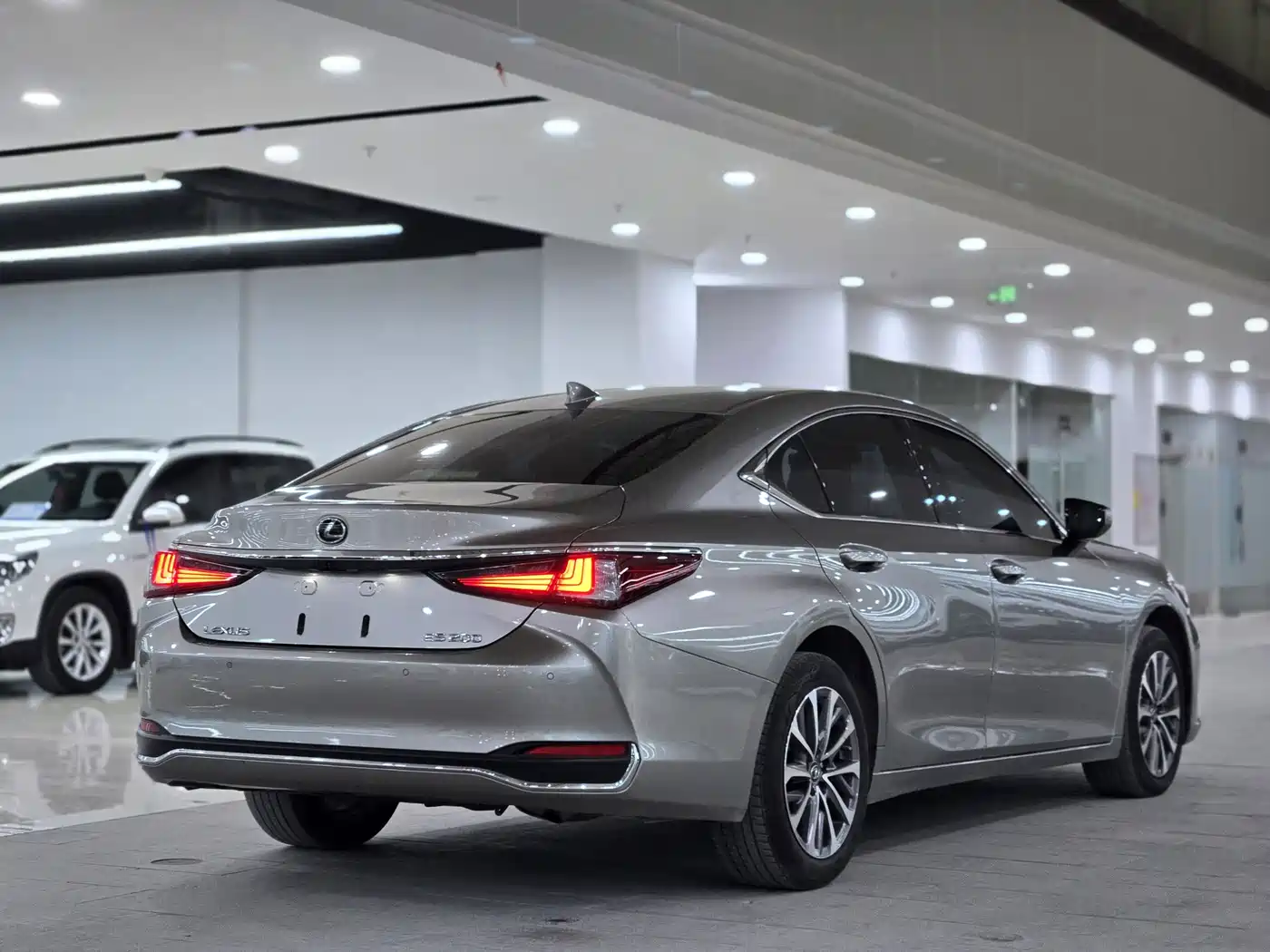 Lexus ES 2024 200 Premium Edition фото 4