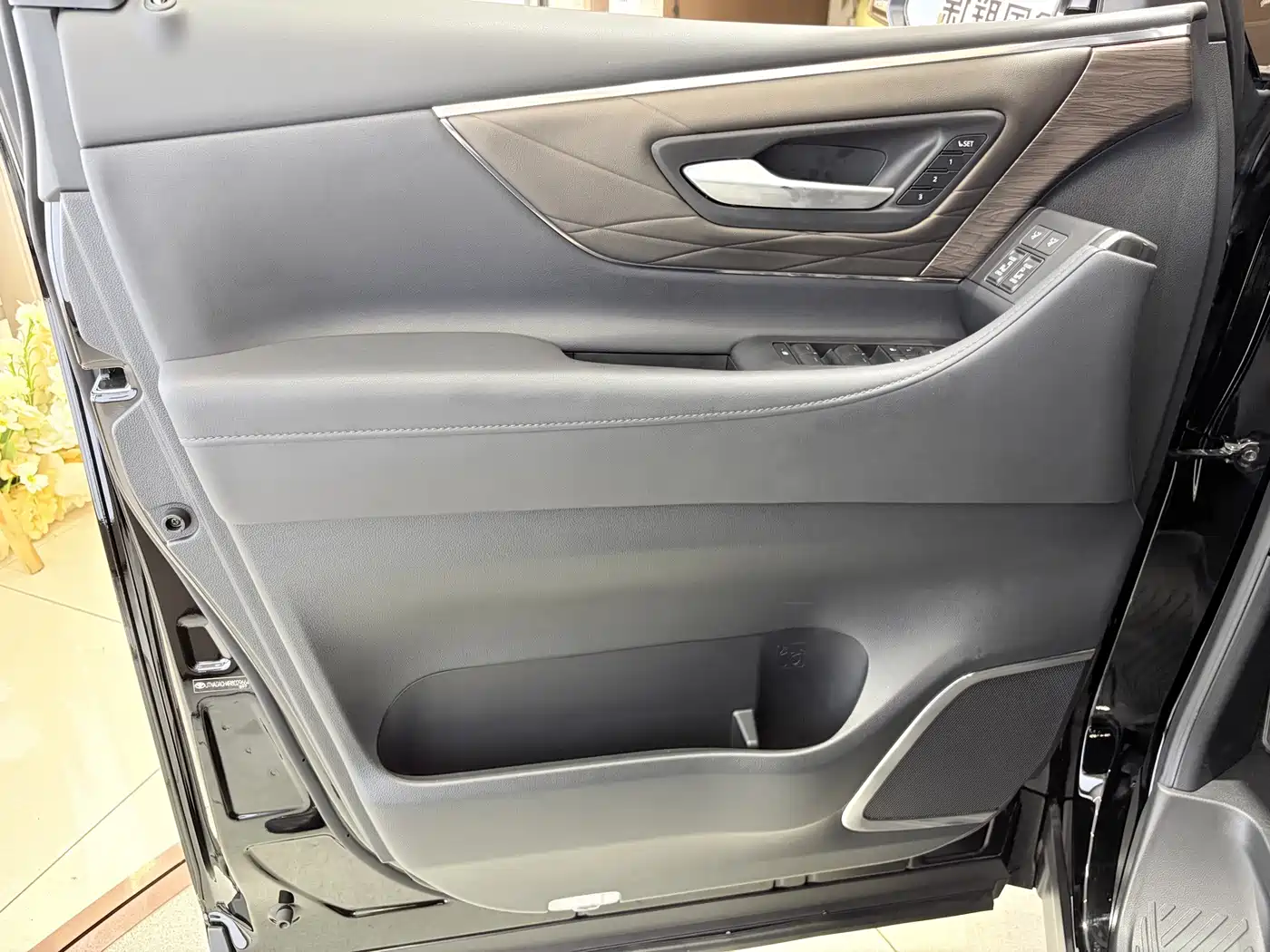 Toyota Vellfire 2025 2024 Crown Hybrid 2.5L Executive Premium Edition