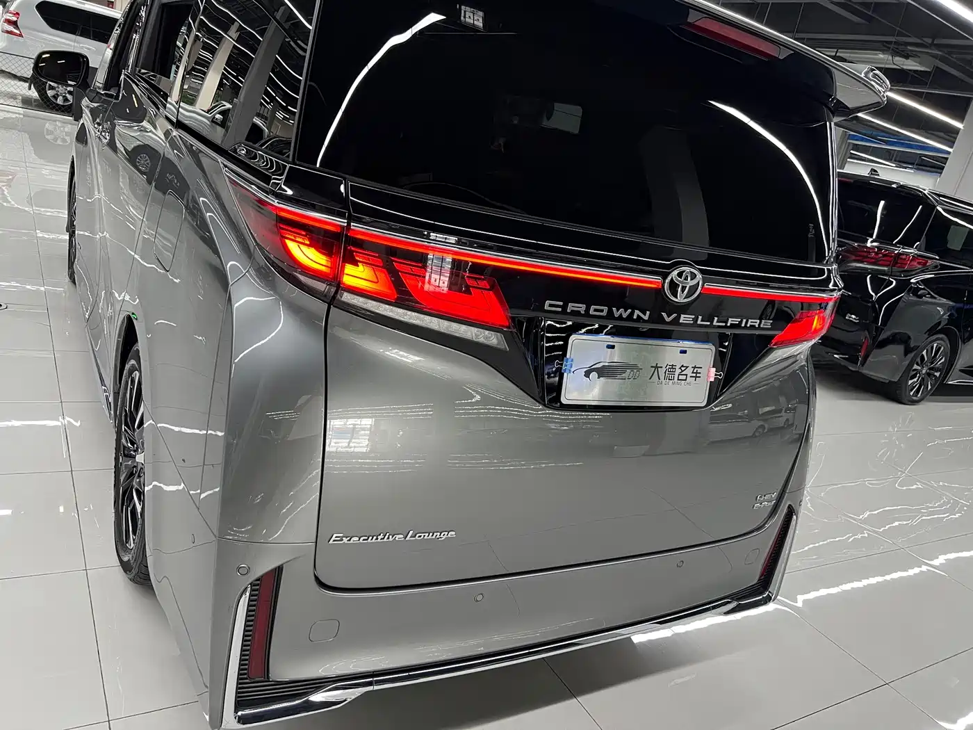 Toyota Vellfire 2026 2024 Crown Hybrid 2.5L Executive Premium Edition