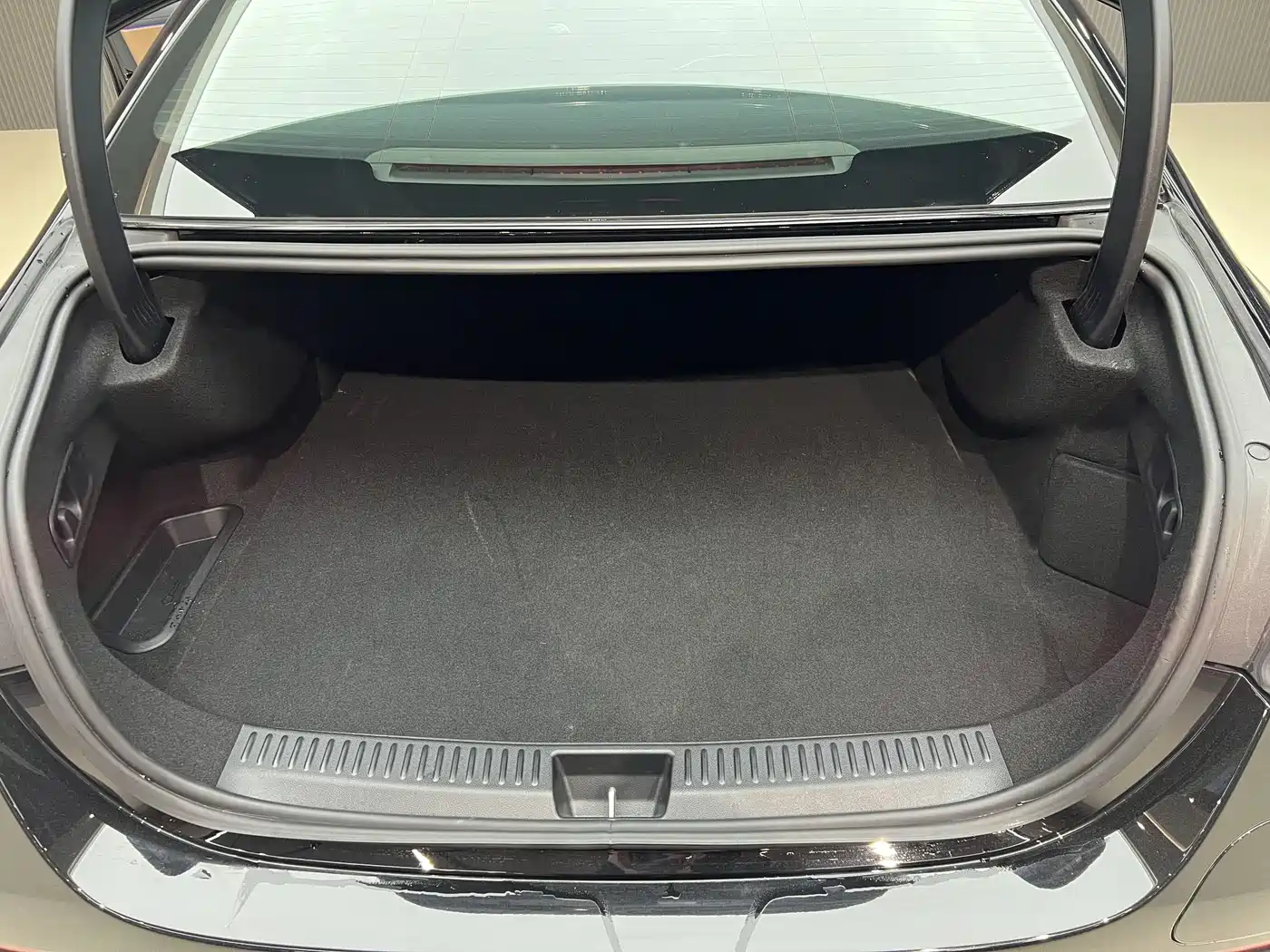 Mercedes-Benz E-Class New Energy 2024 E 350 e L Plug-in Hybrid Sedan фото 20