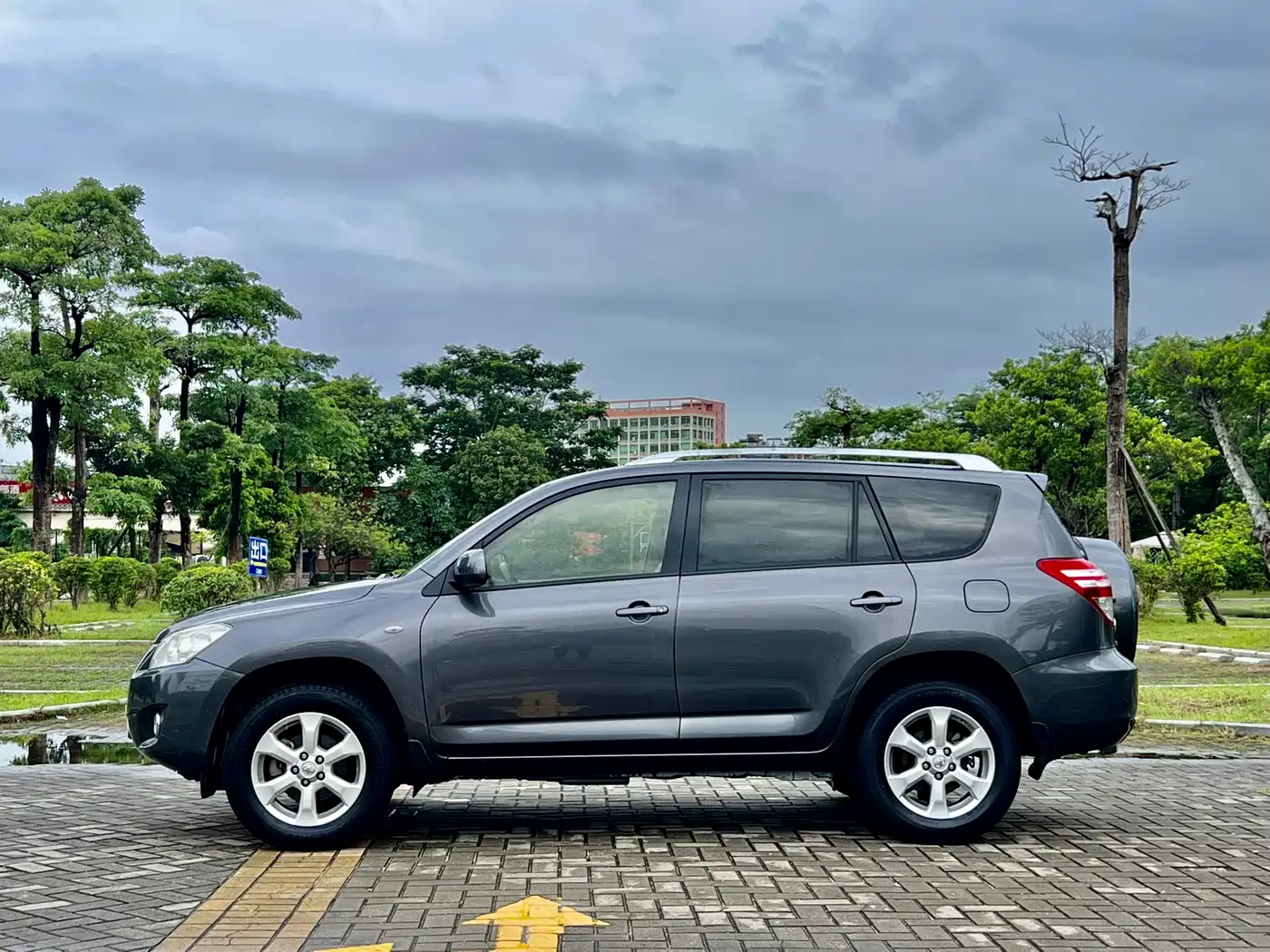 Toyota RAV4 Rongfang 2011 2.0L Automatic Classic Edition фото 4