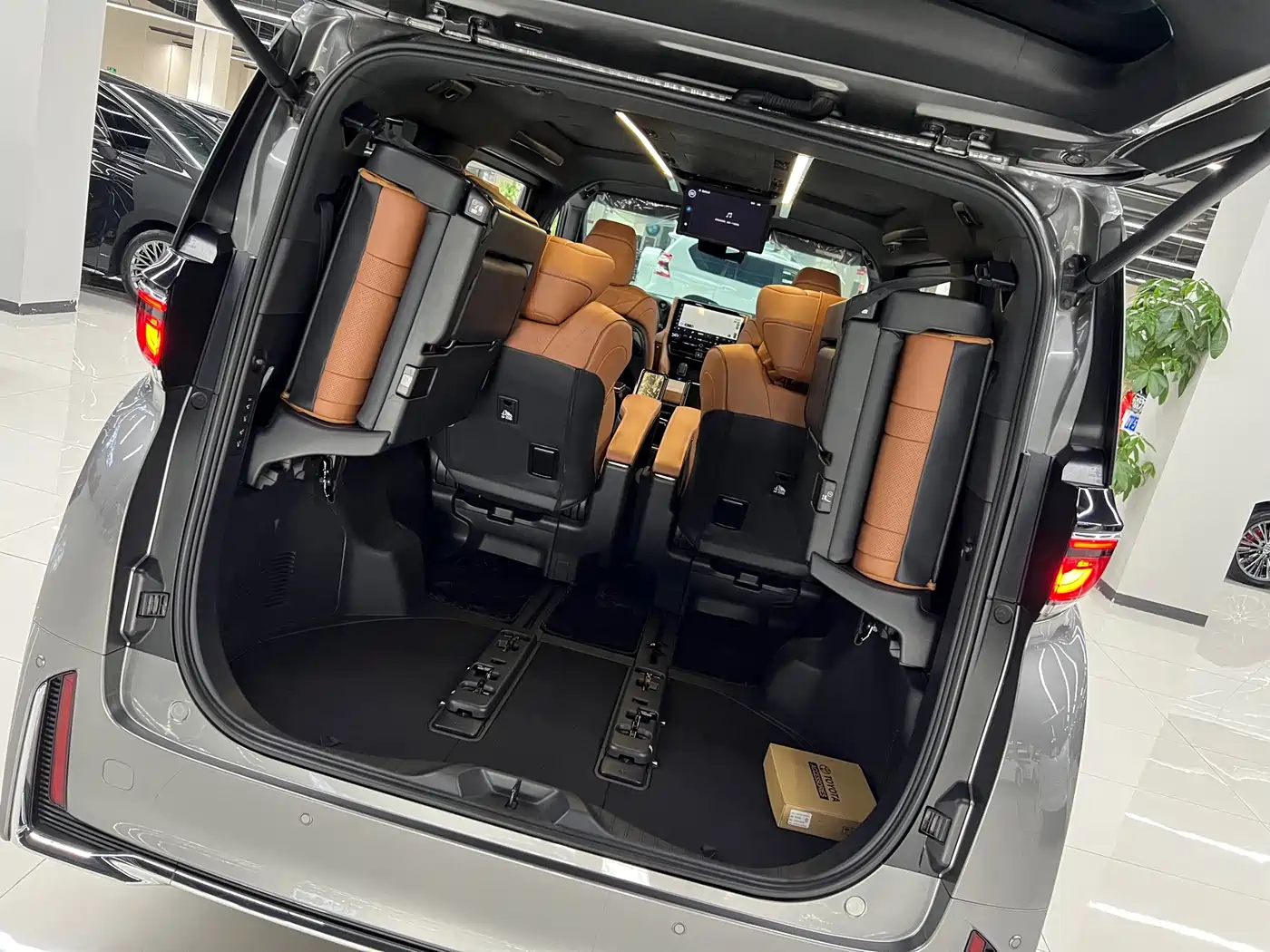 Toyota Vellfire 2026 2024 Crown Hybrid 2.5L Executive Premium Edition