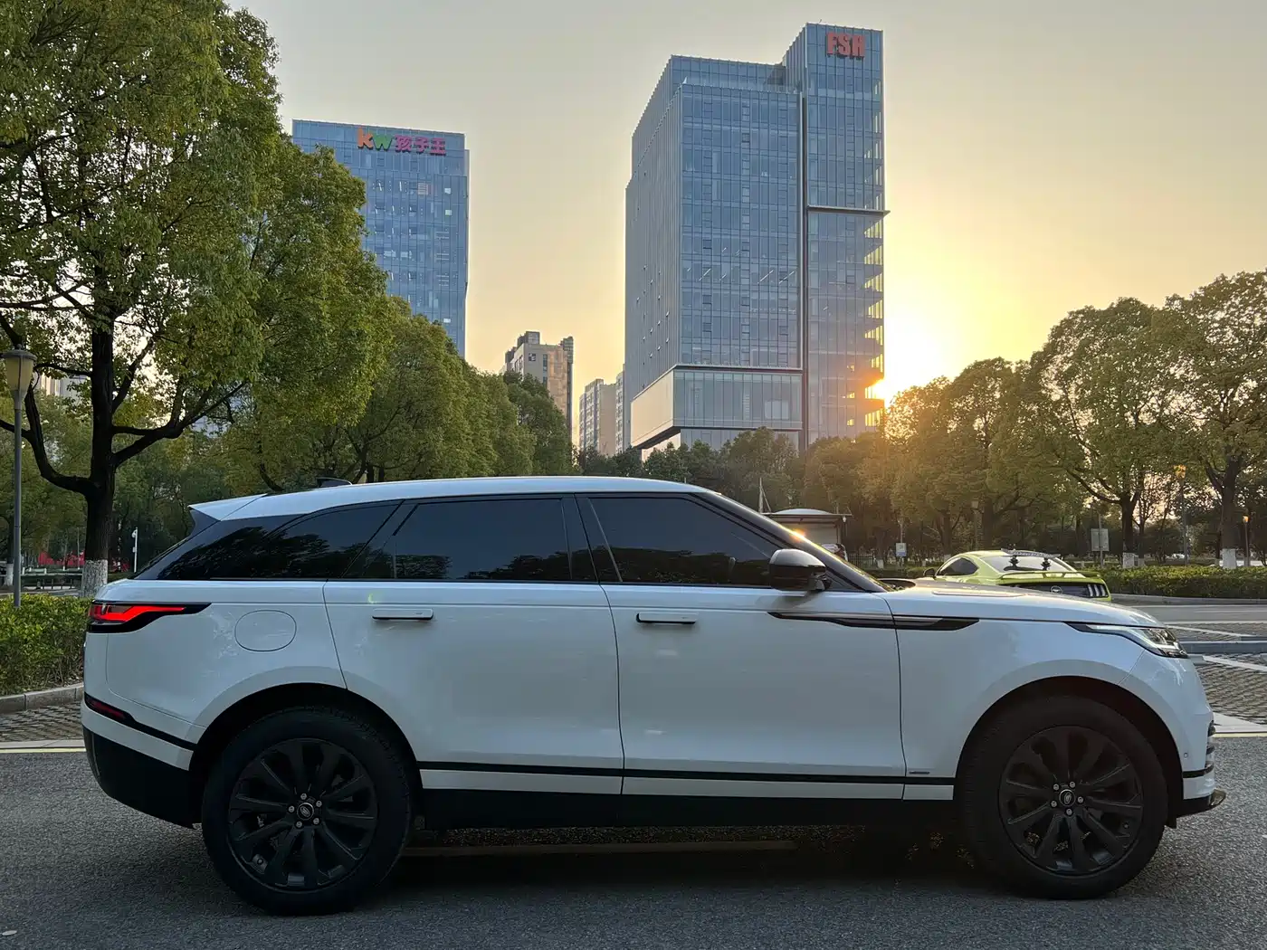 Land Rover Range Rover Velar 2020 P380 R-DYNAMIC SE фото 5