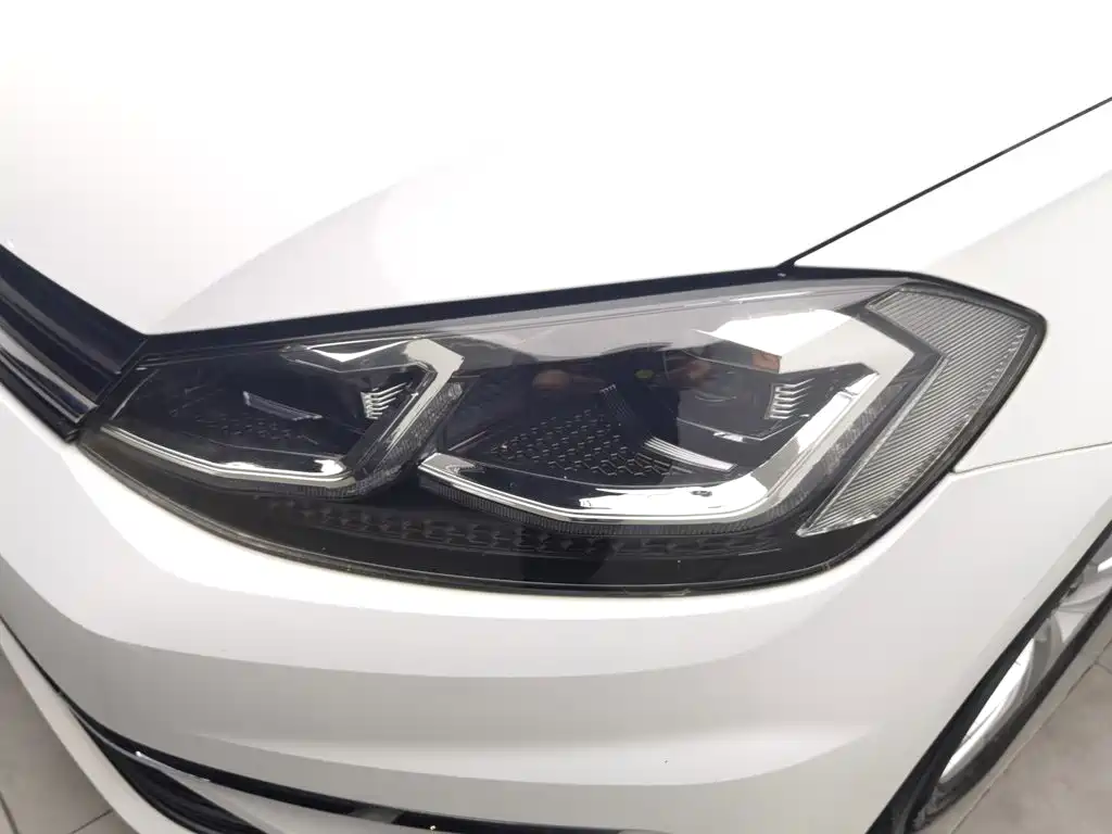 صورة 7 - Volkswagen Golf