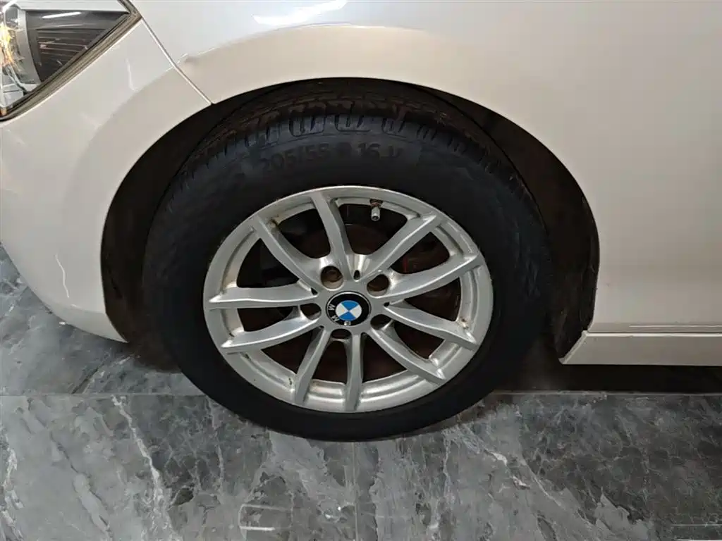 BMW 1 Series (Import) 2013 Facelift 118i Leading Model фото 23