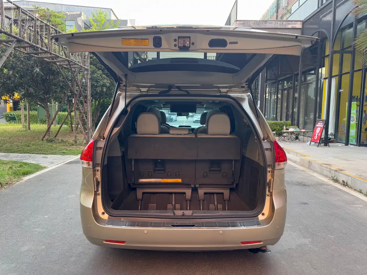 Toyota Sienna 2011 2011 3.5L 4WD Automatic