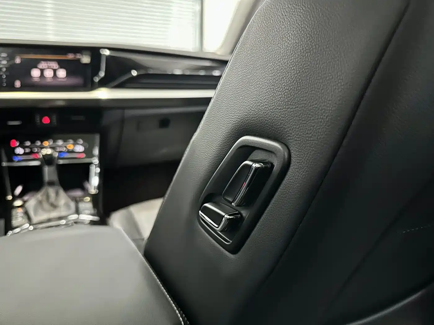 Volkswagen Passat 2023 330TSI Elite Edition фото 12