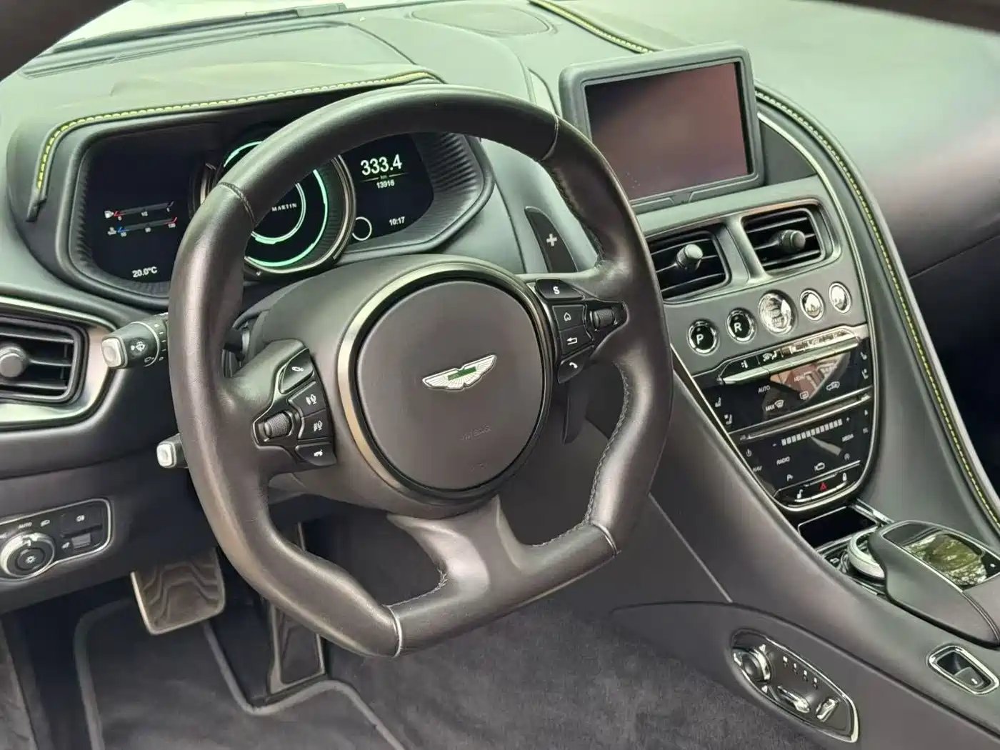 Aston Martin DB11 2022 4.0T V8 Coupe фото 6