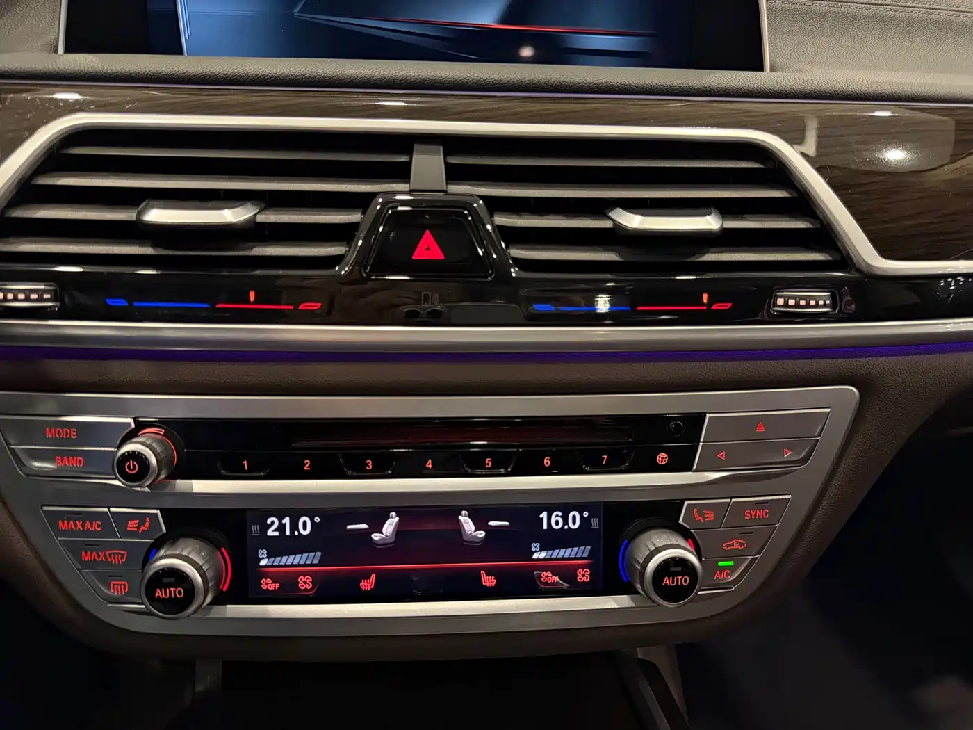 BMW 7 Series 2017 730Li Leading Edition фото 12