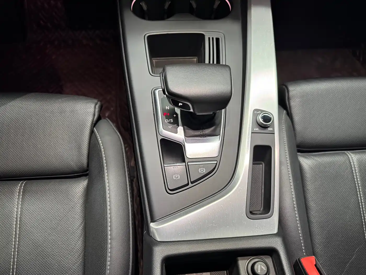 Фото 11 - Audi A4L