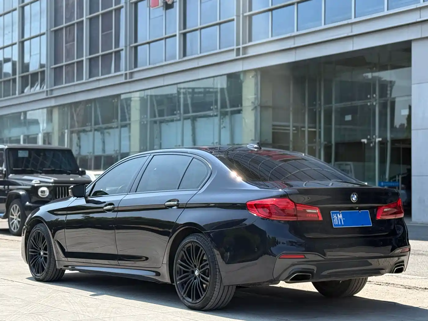 BMW 5 Series 2018 530Li Premium M Sport Package фото 4