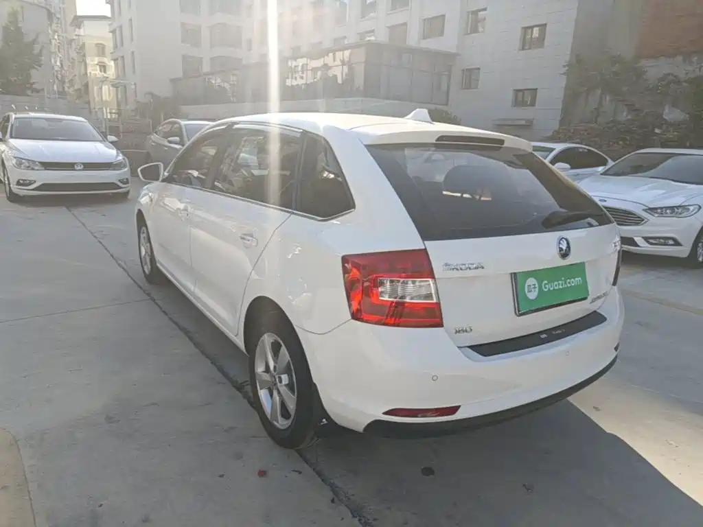 Фото 5 - Škoda Skoda Rapid Spaceback