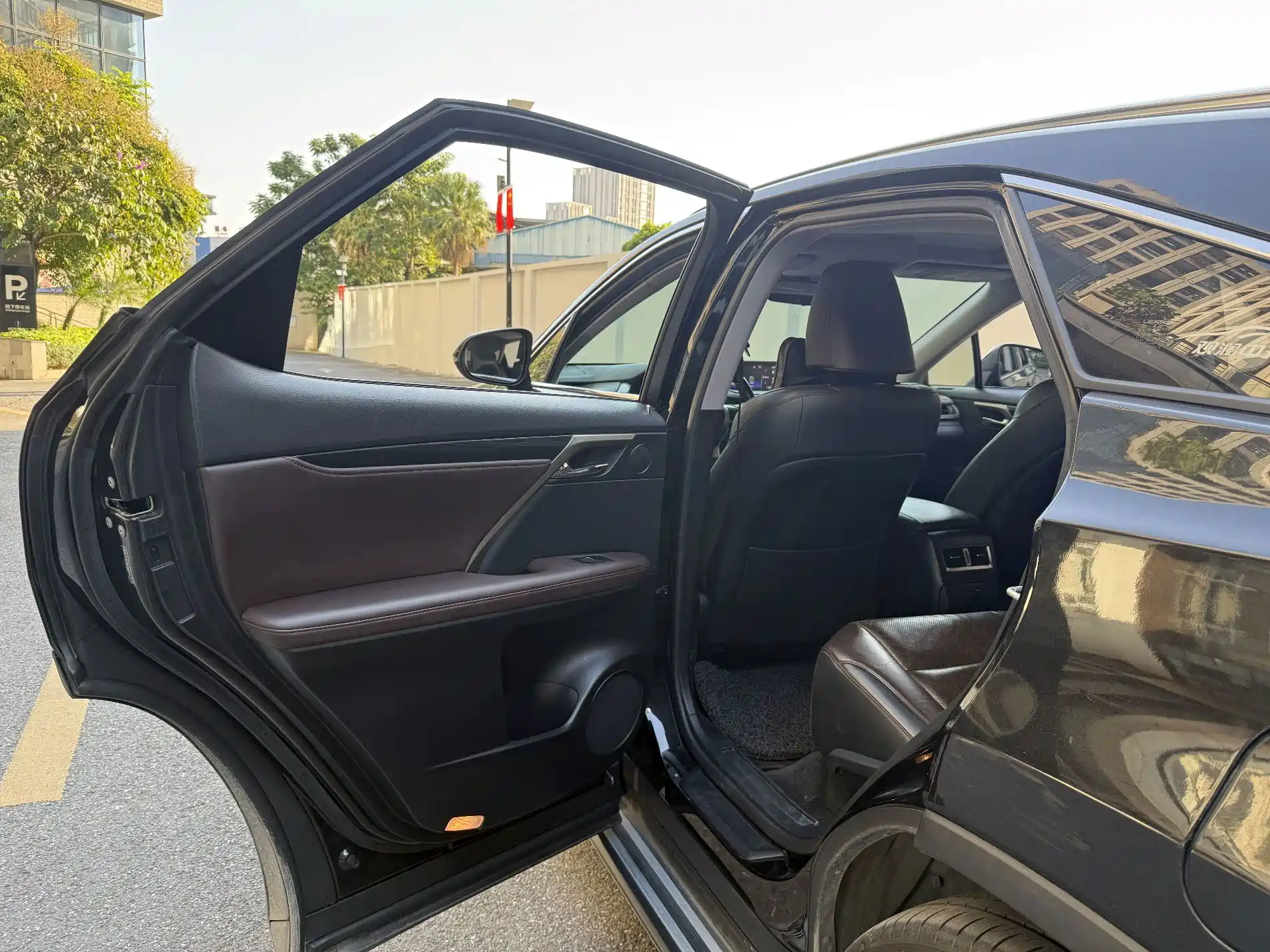Фото 12 - Lexus RX