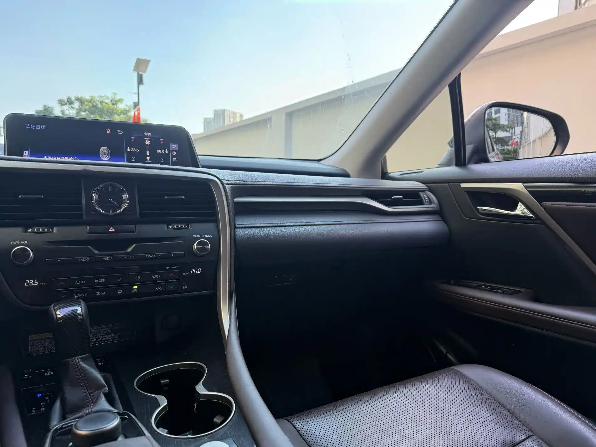 Фото 17 - Lexus RX