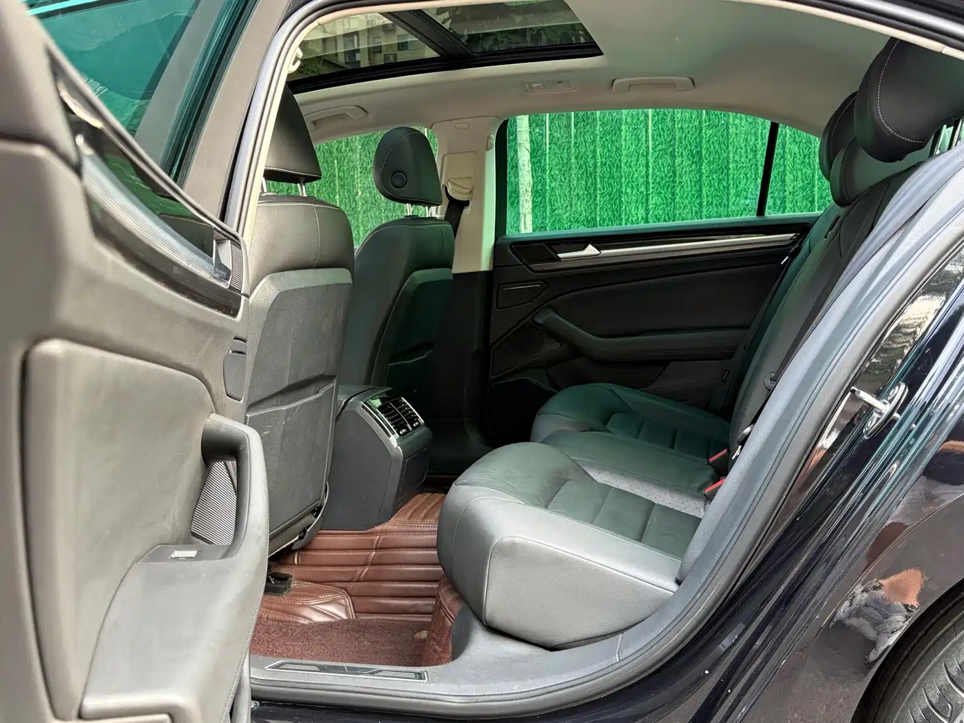 Photo 9 - Volkswagen Phideon