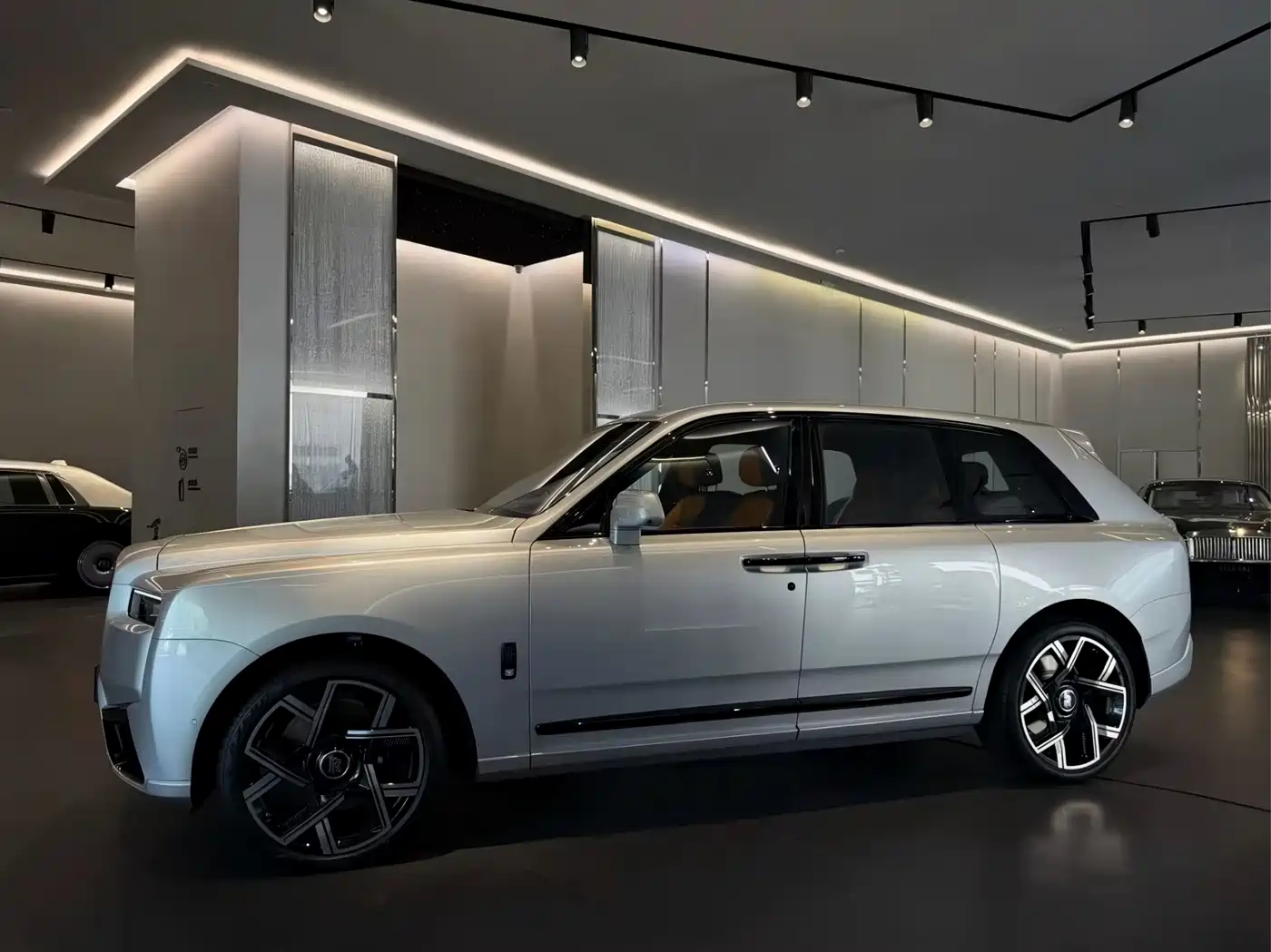 Rolls-Royce Cullinan фото 5