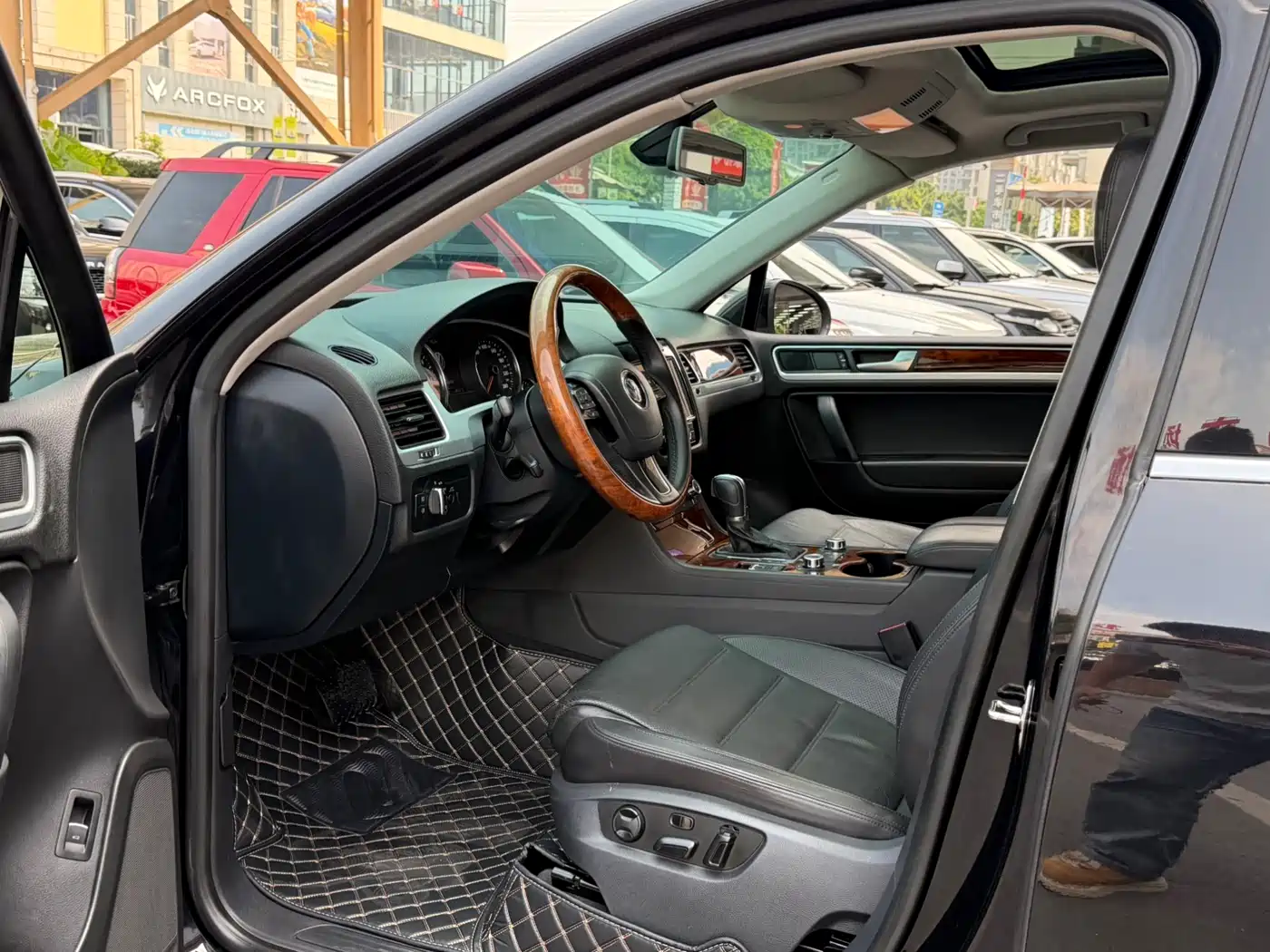 Volkswagen Touareg 2011 3.0TDI Diesel Comfort фото 4
