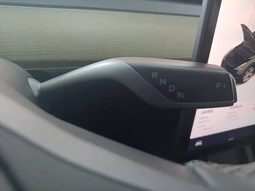 Фото 14 - Tesla Model Y