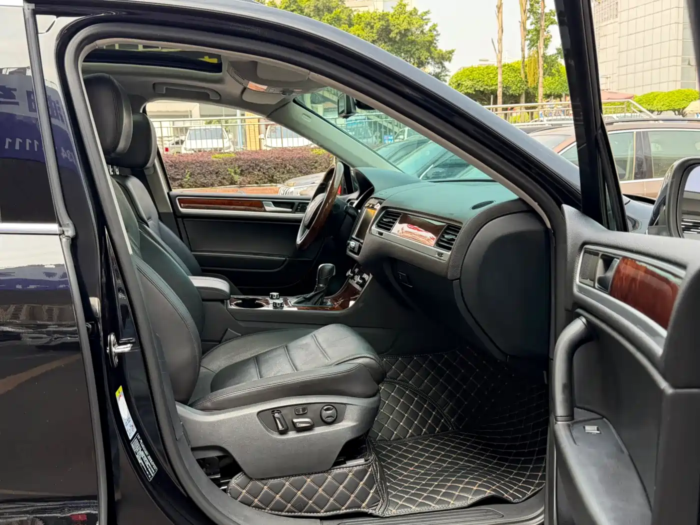 Volkswagen Touareg 2011 3.0TDI Diesel Comfort фото 7