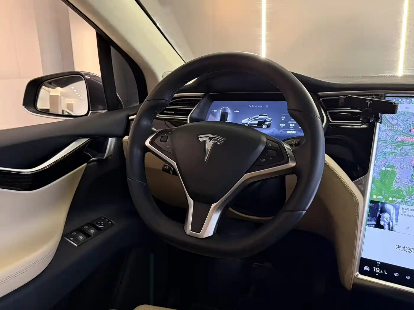 TESLA MODEL X