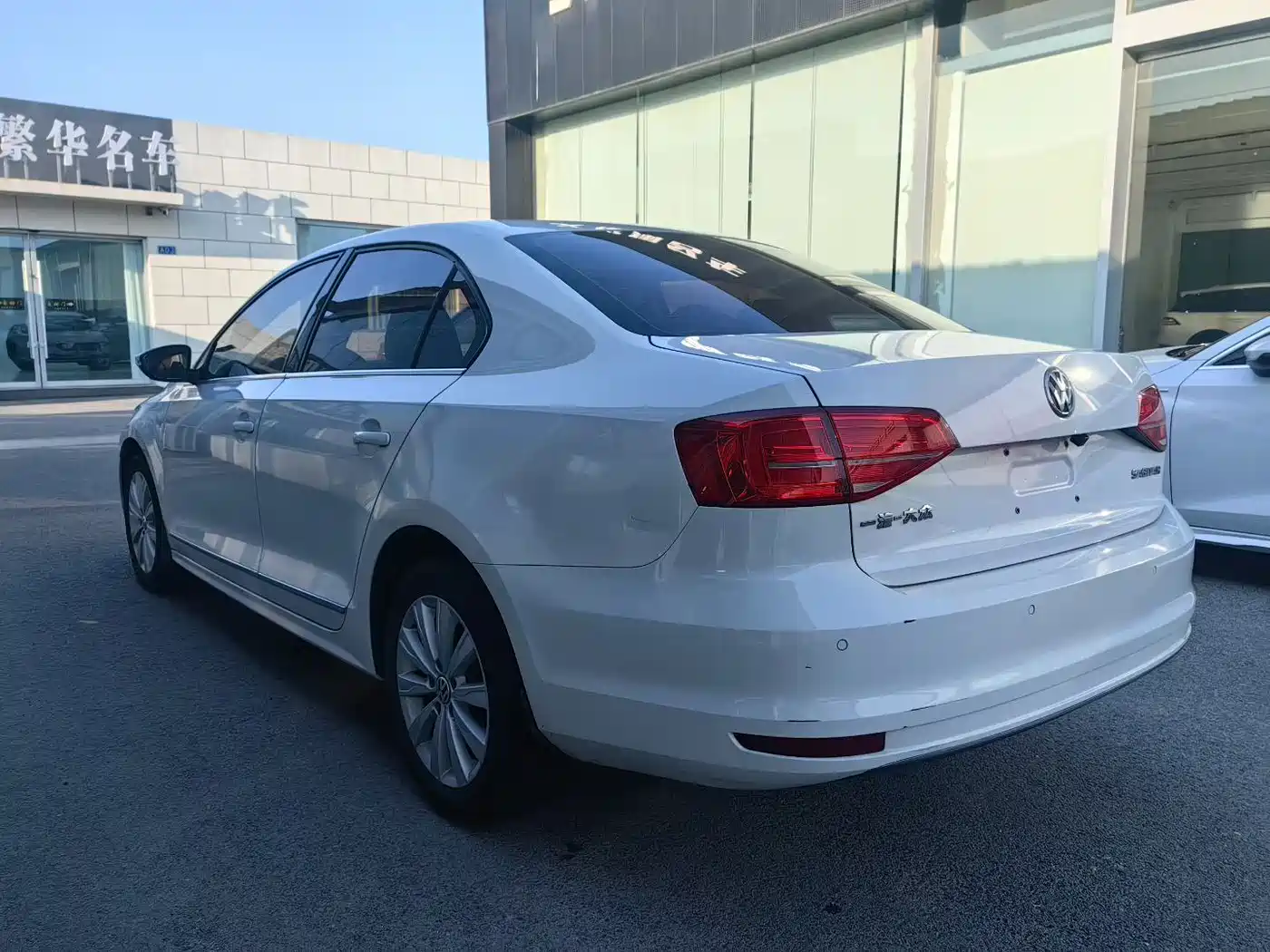Volkswagen Sagitar 2015 1.6L Automatic Comfort фото 6
