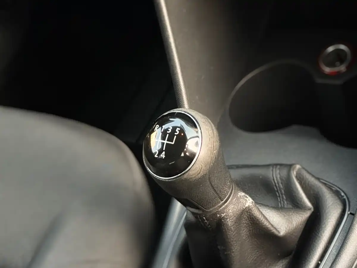 Volkswagen Polo 2014 1.4L Manual Trend Edition фото 14