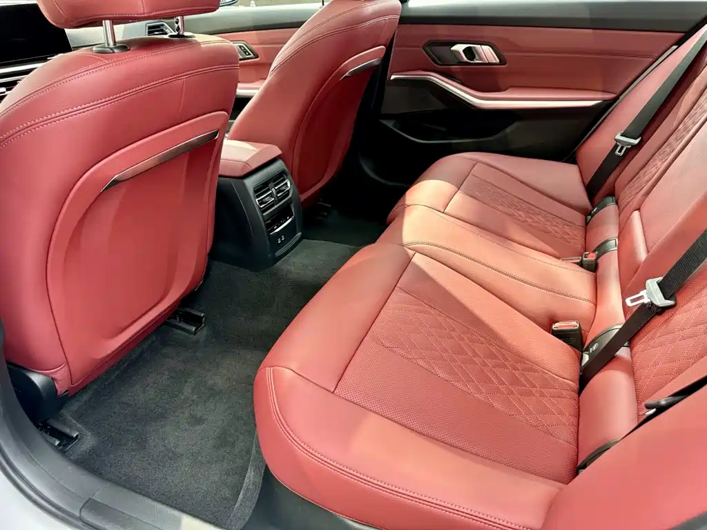 Photo 8 - BMW 3 Series