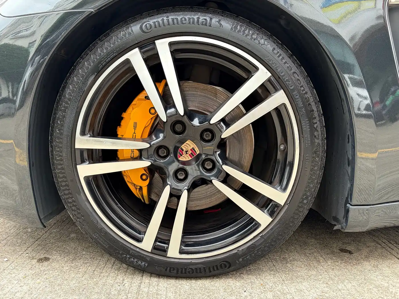 Фото 14 - Porsche Panamera