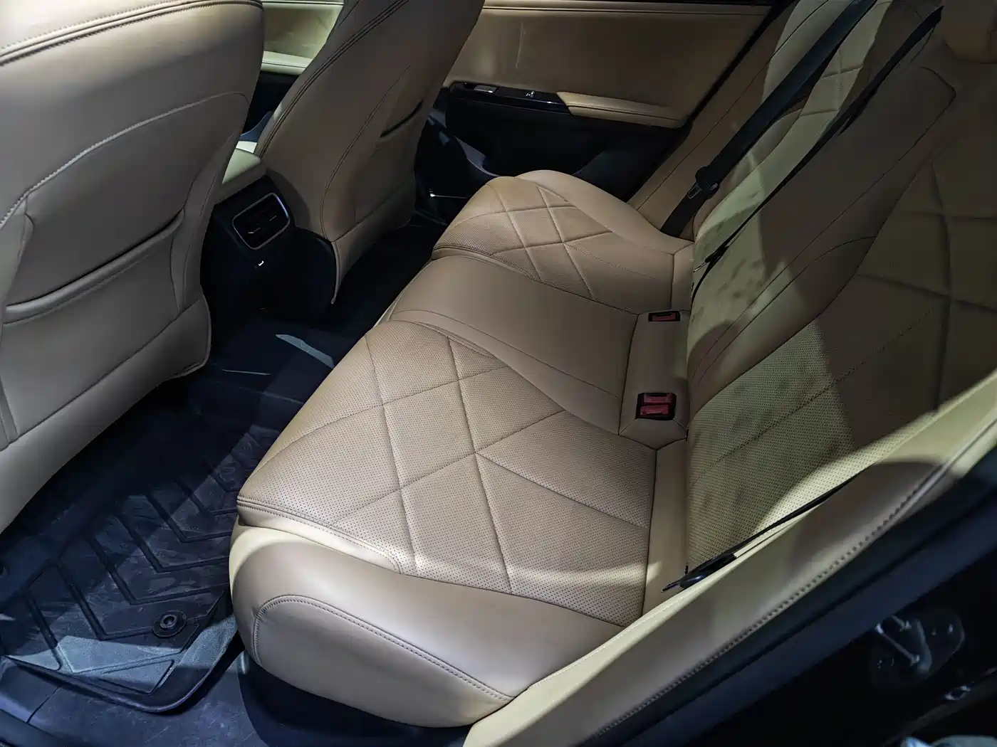 Geely Galaxy Galaxy L6 2024 125km PLUS Soaring Dragon Edition фото 5