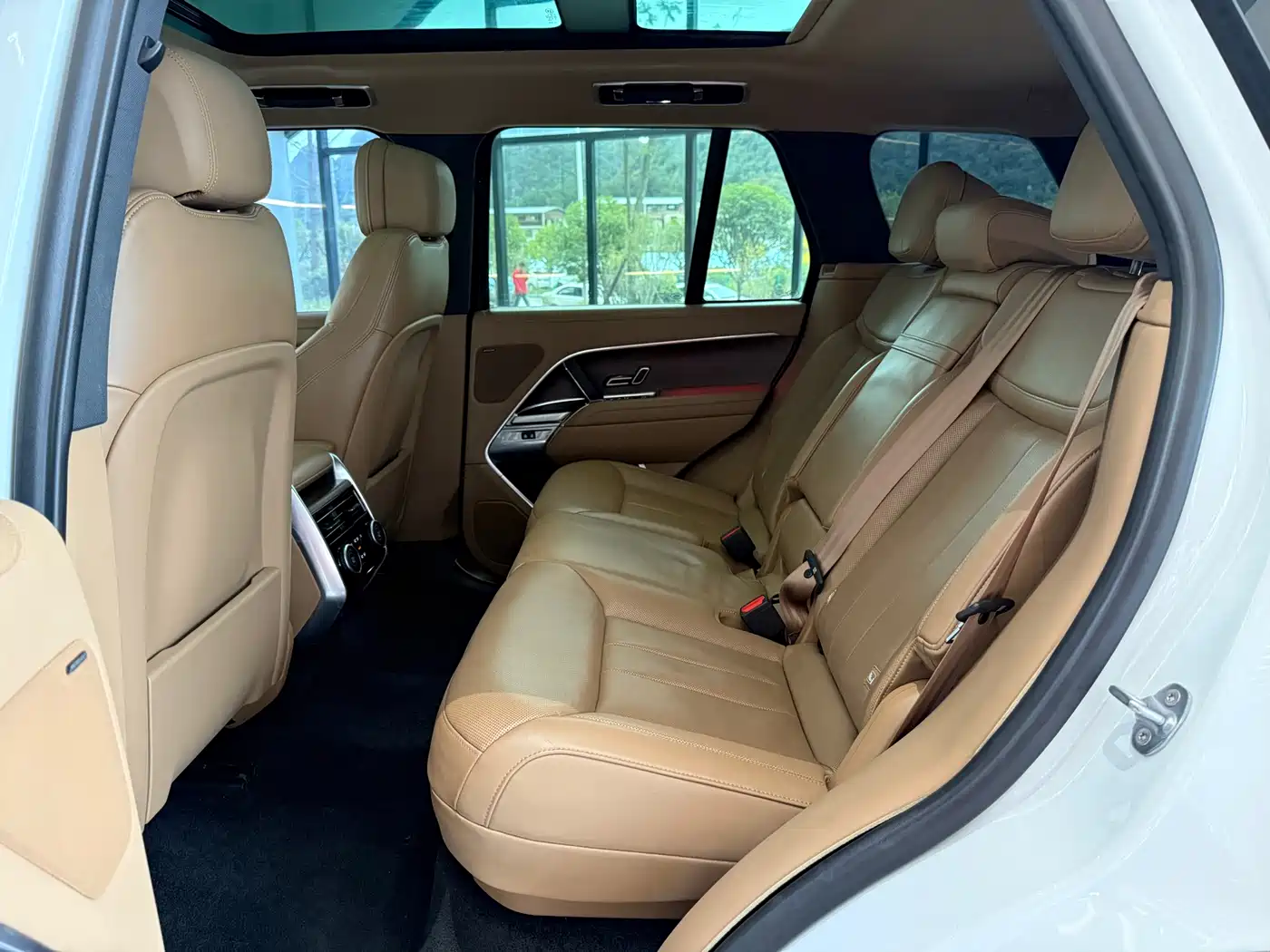 Land Rover Range Rover 2023 3.0 L6 360PS Golden Age Edition фото 7