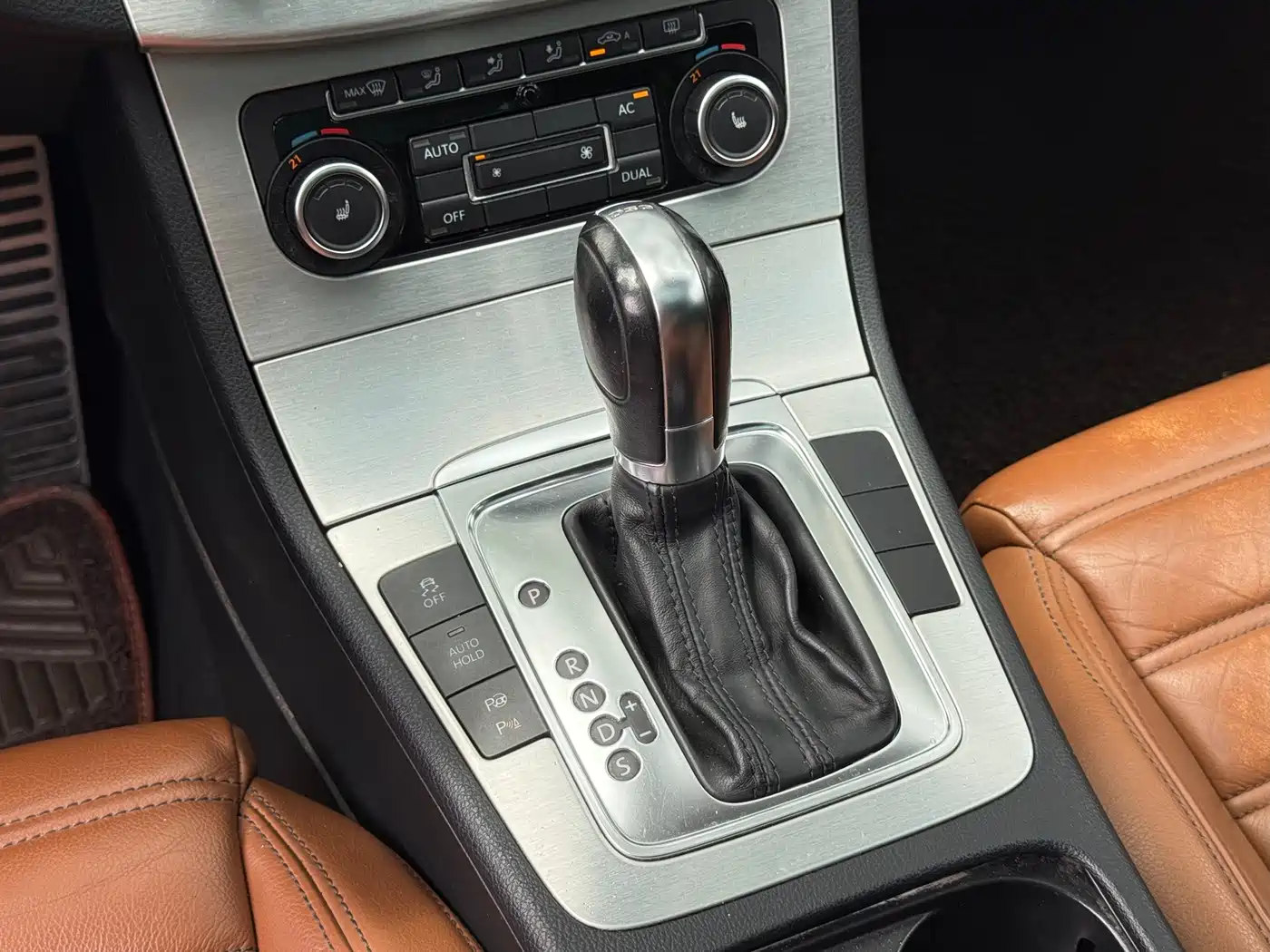 Volkswagen FAW-Volkswagen CC 2012 Model 2.0TSI Ultimate фото 8
