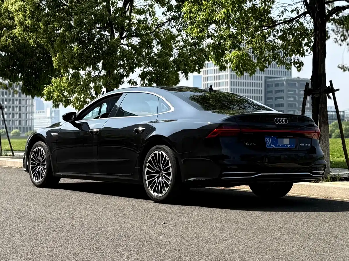 Audi A7L 2024 45 TFSI Luxury фото 3