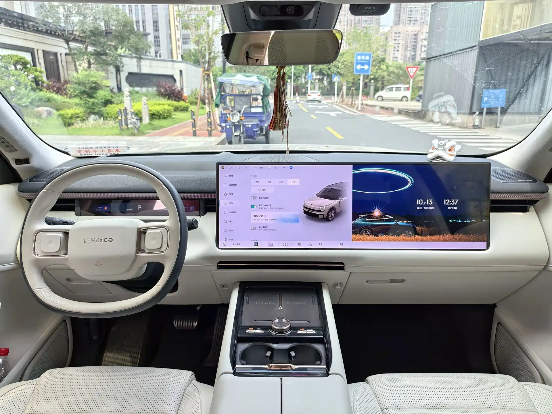Photo 5 - Lynk & Co 900