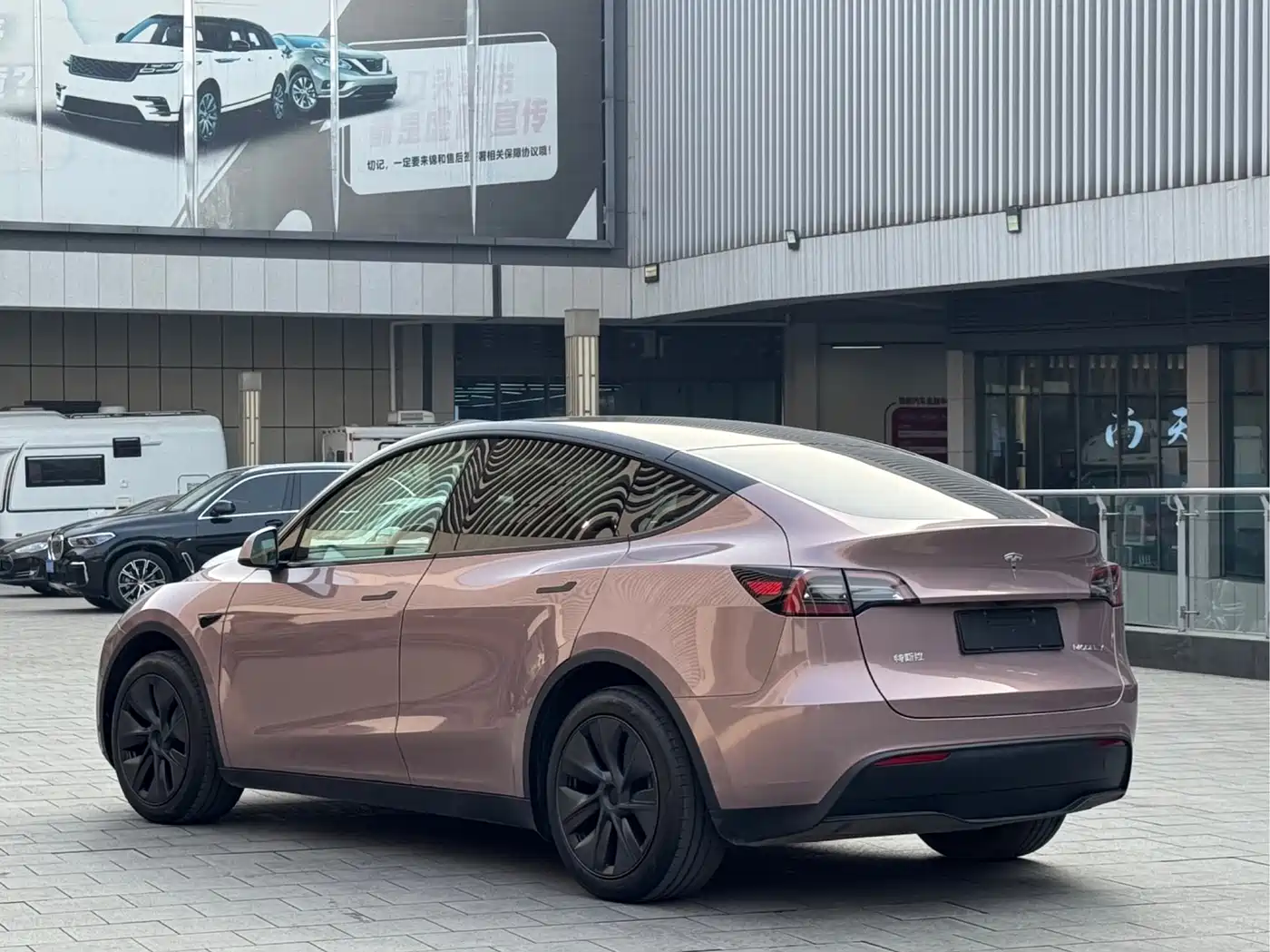 TESLA MODEL Y
