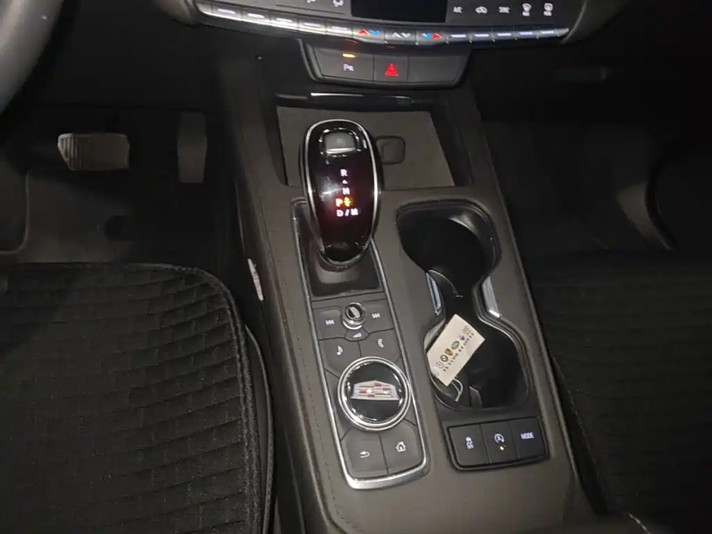 CADILLAC XT4