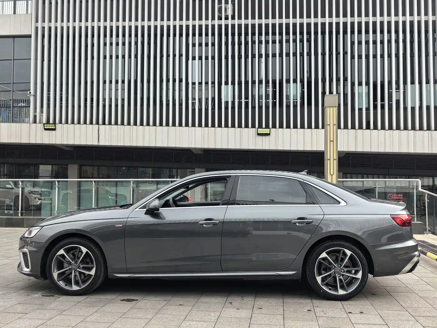 Audi A4L 2020 40 TFSI Fashion Dynamic Edition фото 3