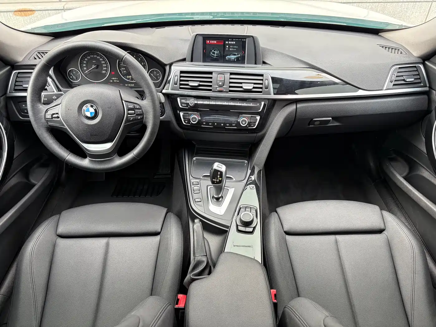 BMW 3 Series GT 2018 320i Fashion фото 9