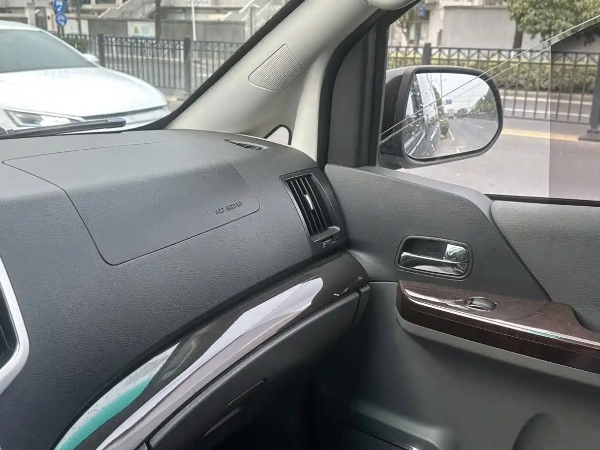 Dongfeng Fengxing Fengxing CM7 2015 2014 2.4L Manual Business Edition