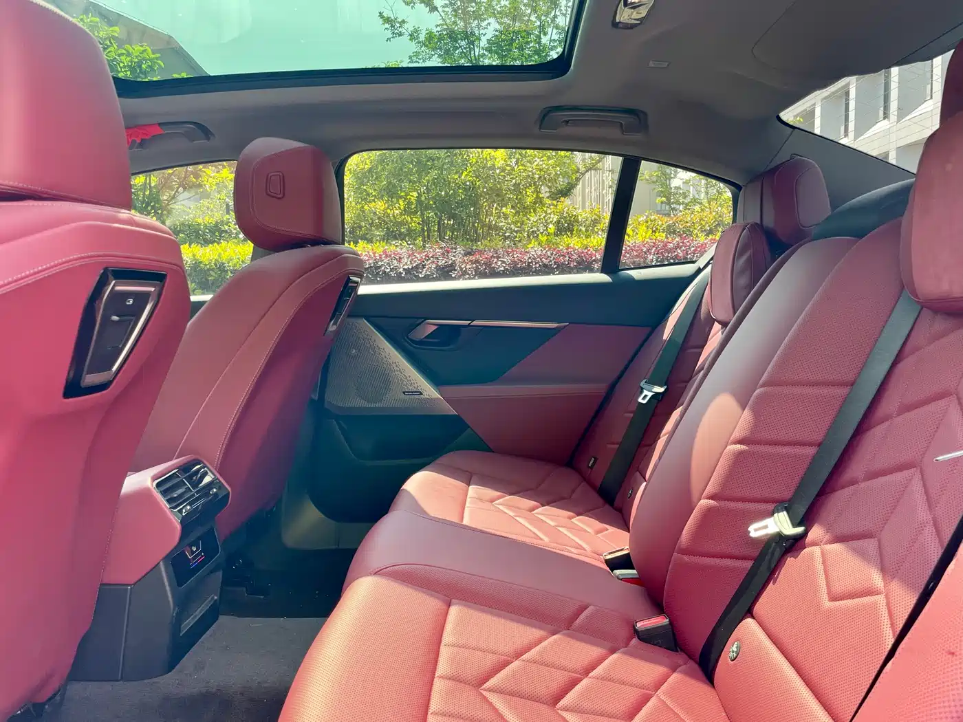 BMW 5 Series 2025 530Li Leading M Sport Package фото 13