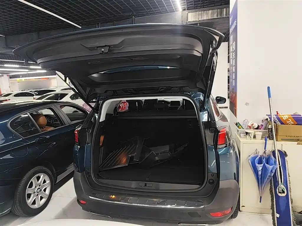 Peugeot 5008 2017 380THP 5-Seat Elite Edition фото 19