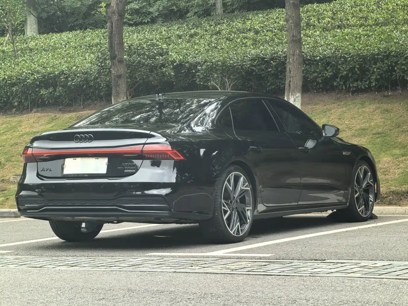 Фото 10 - Audi A7L