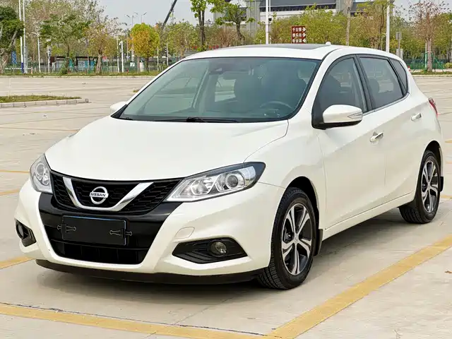 NISSAN TIIDA