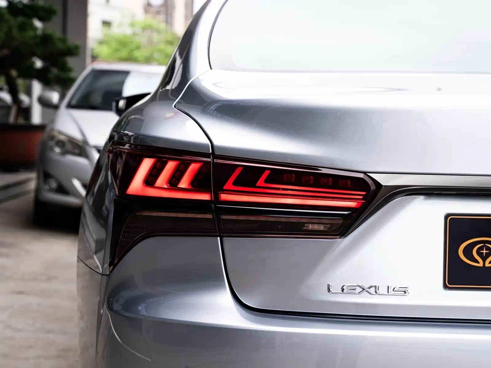 Фото 7 - Lexus LS